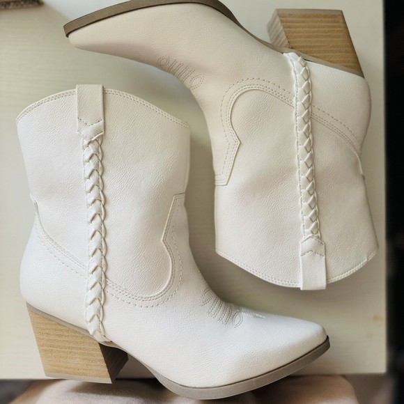 DV Dolce Vita Western Braided Boots in Ivory, Women’s 10 - Picture 1 of 7